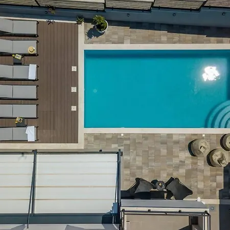 Exclusive Del Mar In With A Pool